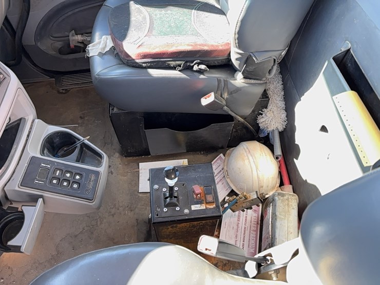 2015-peterbilt-567-image-17