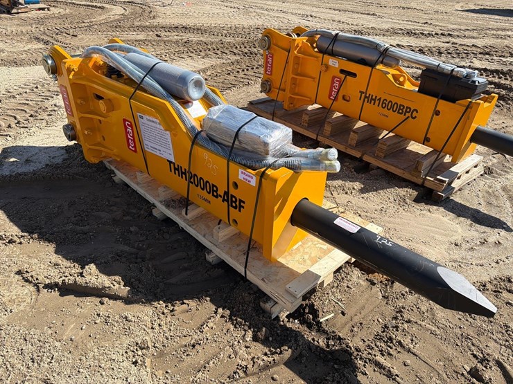 caterpillar-320-image-1