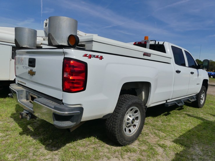 2018-chevrolet-3500-image-4