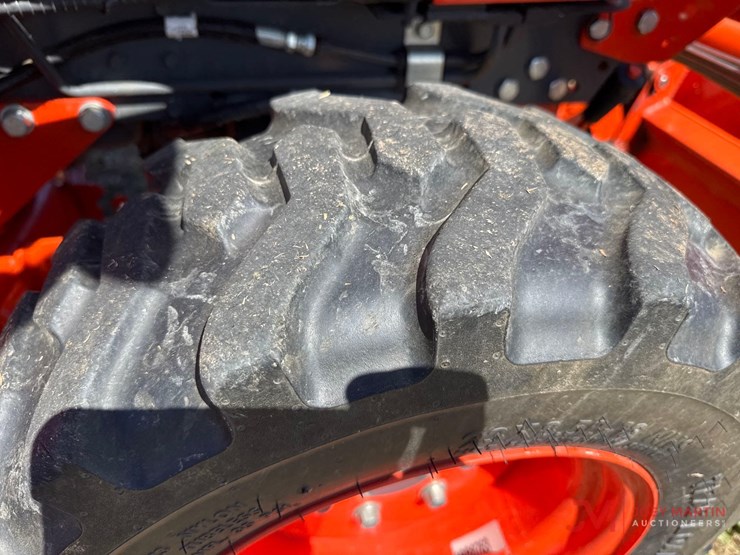 kubota-b2601-utility-tractor-image-19