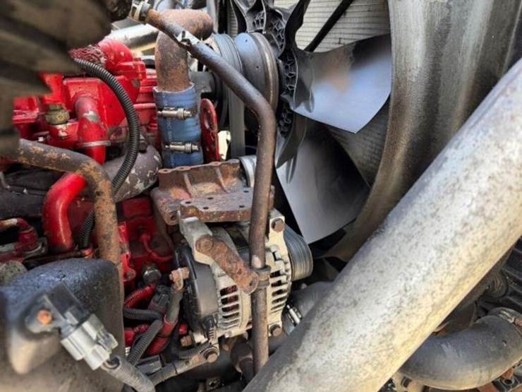 2013-freightliner-108sd-image-53