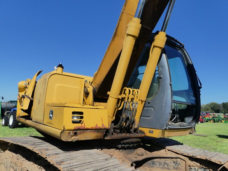 2006-deere-160c-lc-image-9