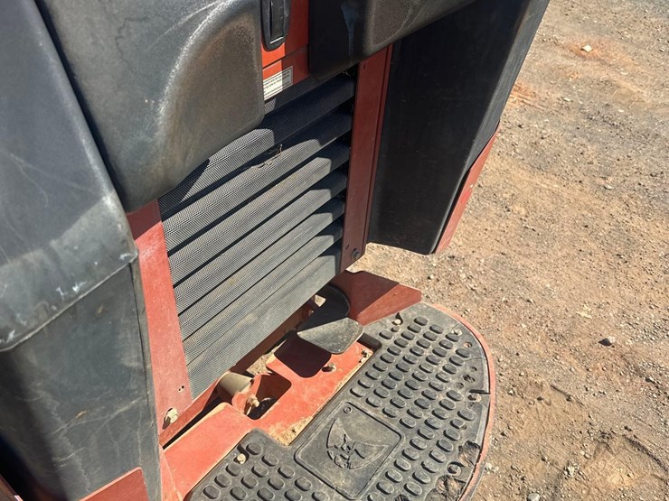 2021-ditch-witch-sk800-image-13