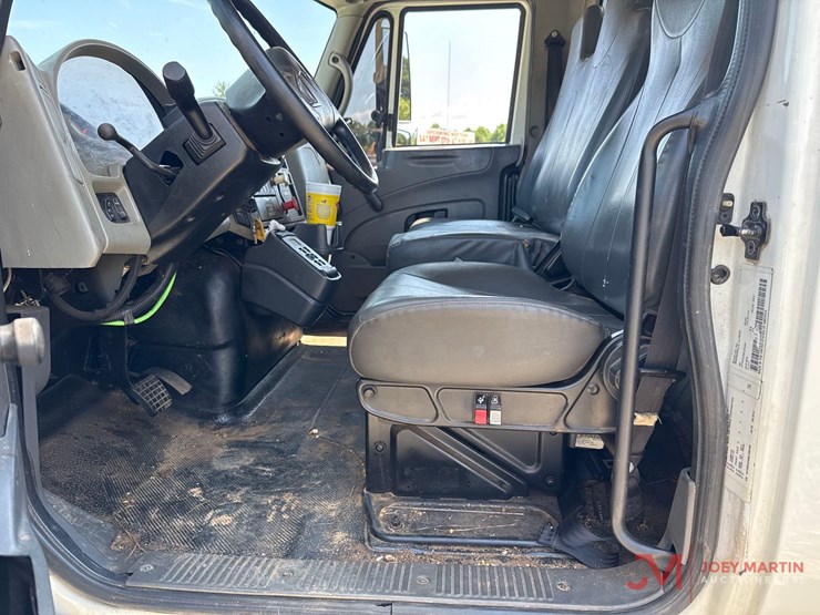 2011-international-7400-image-30