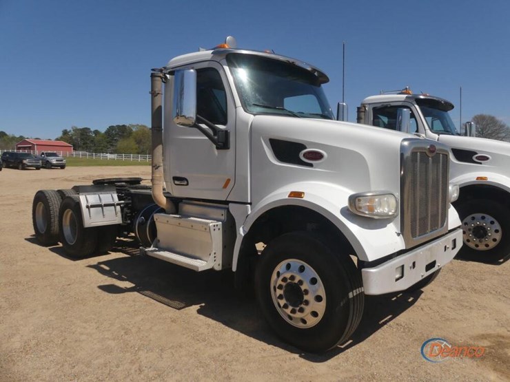 2017-peterbilt-567-image-1