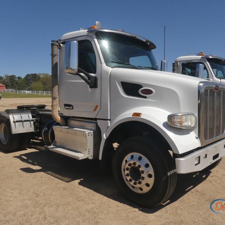 2017 PETERBILT 567