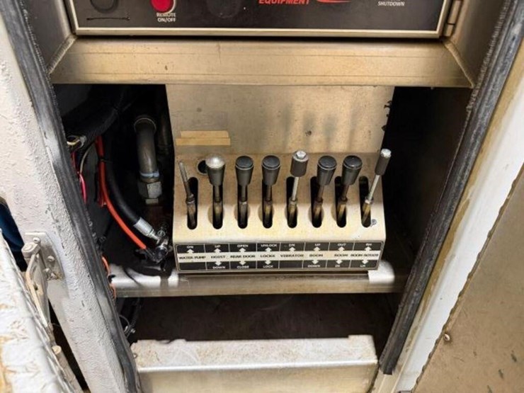 2017-peterbilt-567-image-69