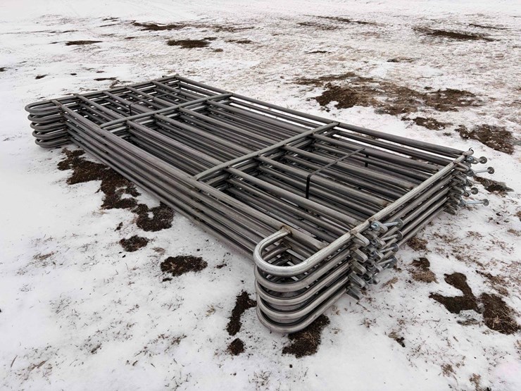 portable-corral-panels-image-1