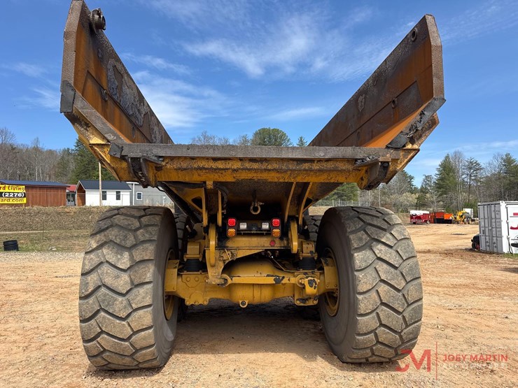 caterpillar-745-image-11