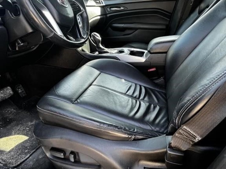 2013-cadillac-srx-image-12