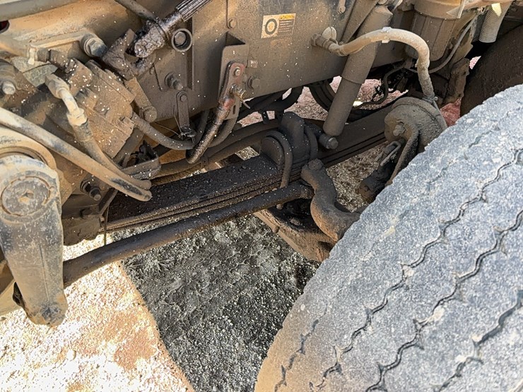 2015-peterbilt-567-image-25