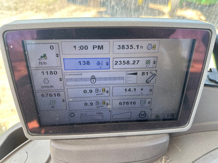 2013-john-deere-6125r-image-11