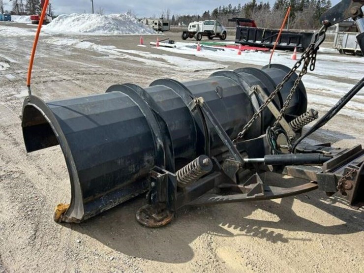 2013-freightliner-108sd-image-78