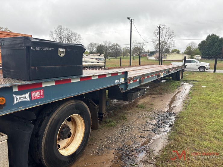 landoll-330b-tilt-deck-trailer,-vin:-,-sliding-axle,-winch,-d-rings-image-1