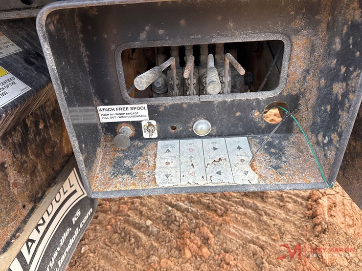 2017-peterbilt-rollback-truck-image-13