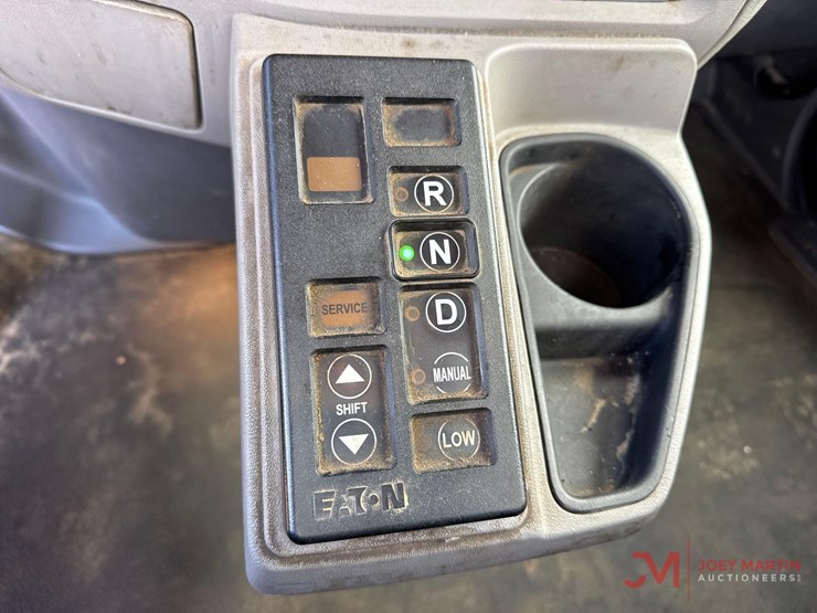 2017-peterbilt-rollback-truck-image-29