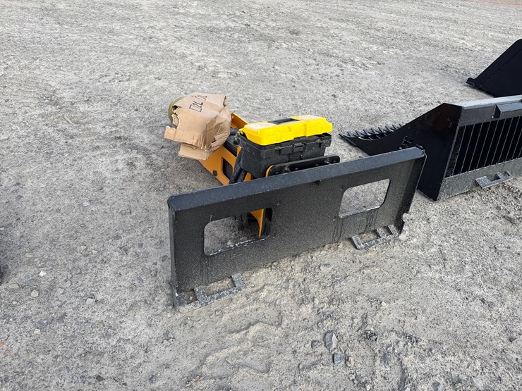 #2083-•-unused-giyi-d680-skid-steer-pile-hammer-dzc680260290-inv#-41985-image-2