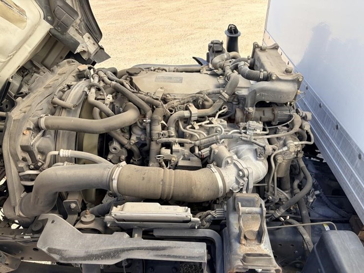 2015-isuzu-nrr-image-12