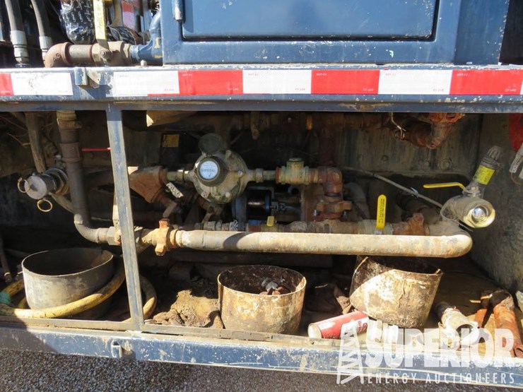 2010-peterbilt-365-image-12