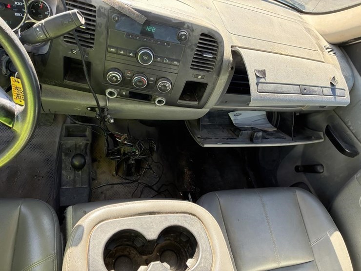 2011-chevrolet-2500-image-13