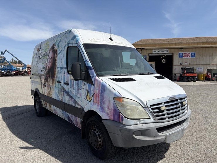 2011-utility-van-image-2