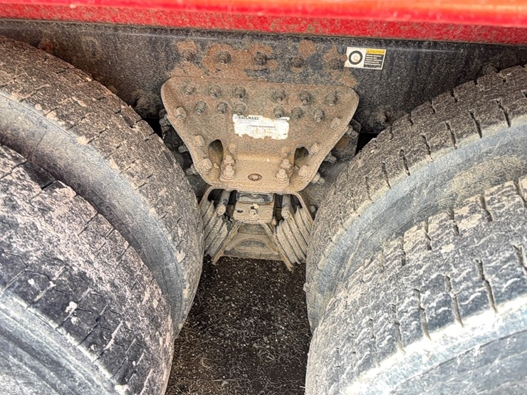 2015-peterbilt-567-image-13