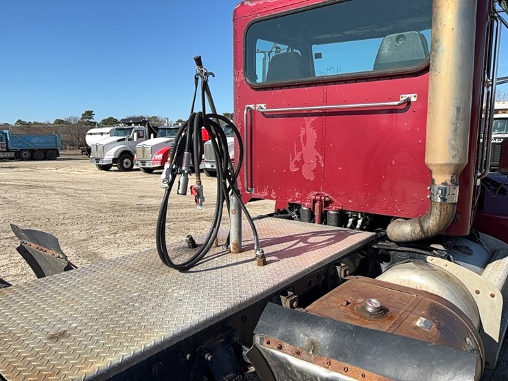 1996-peterbilt-385-image-10