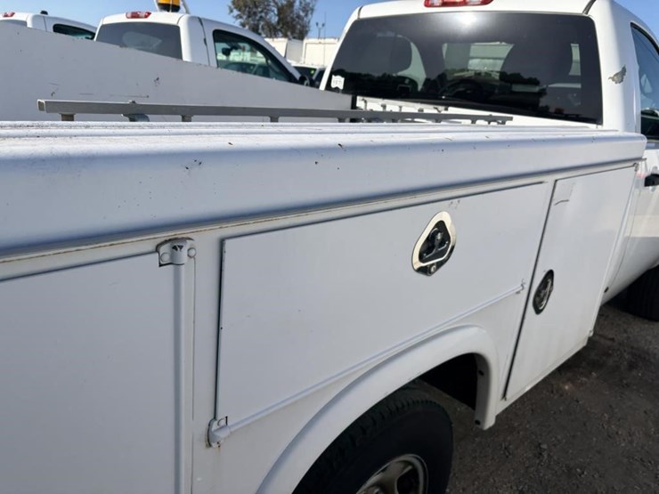 2012-chevrolet-2500-image-27