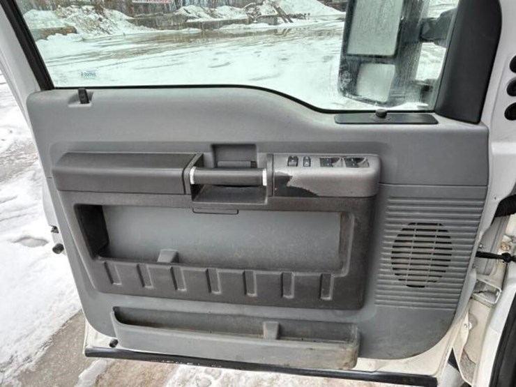 2011-ford-f350-image-17