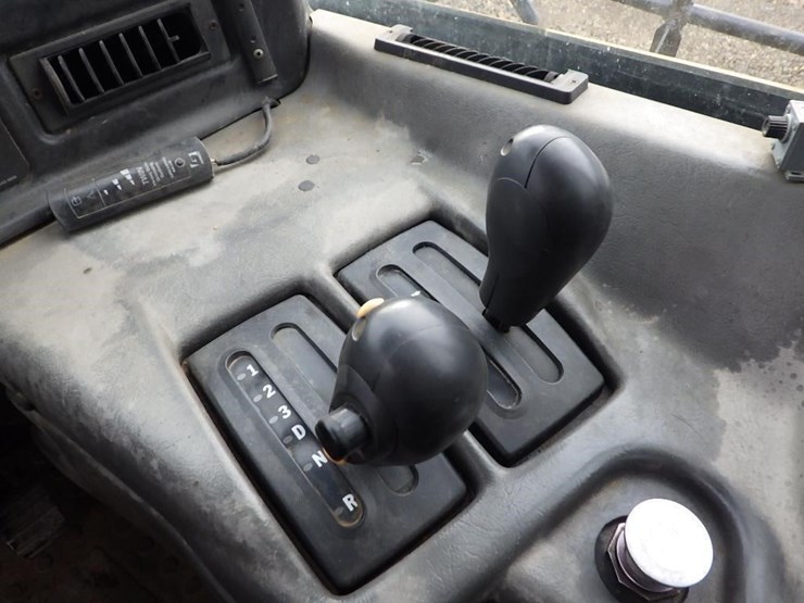 2005-caterpillar-740-image-35