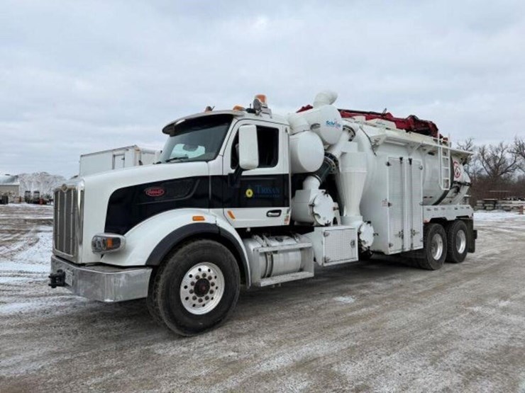 2017-peterbilt-567-image-1