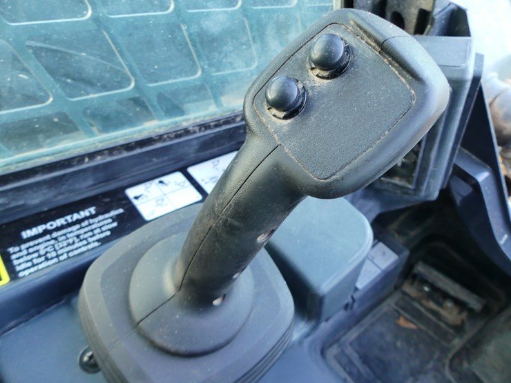 2024-deere-320g-image-14