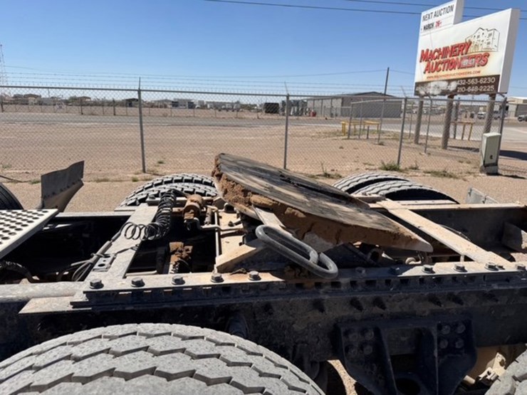 2015-kenworth-t800-image-8