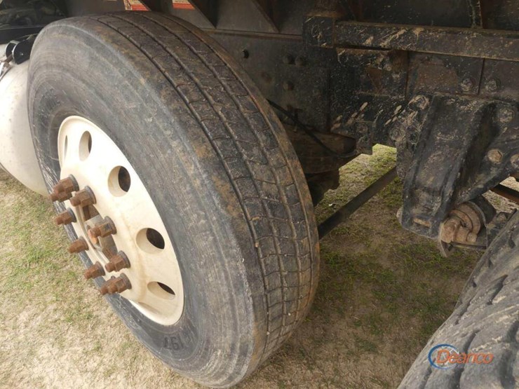 2009-peterbilt-388-image-6