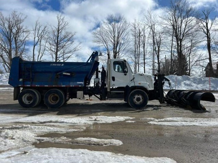 2013-freightliner-108sd-image-3