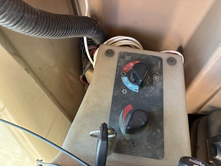 2003-caterpillar-143h-image-24