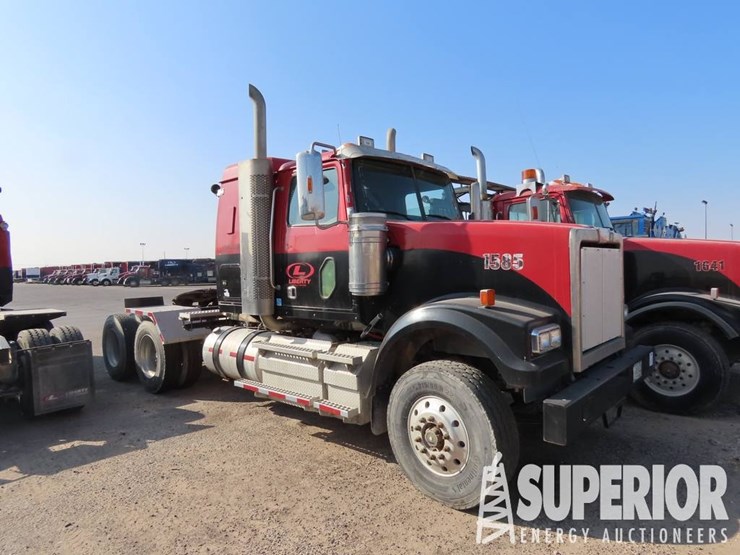 2015-western-star-4900-image-1