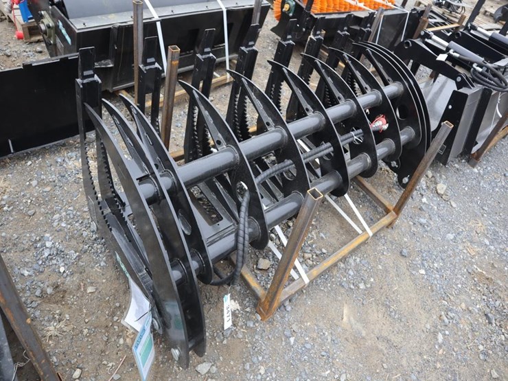 future-skid-steer-grapple-image-1