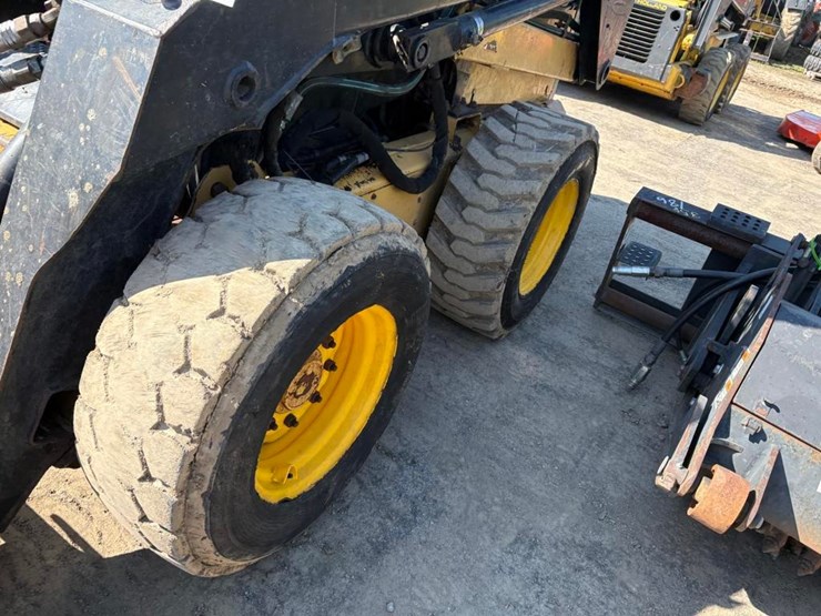 new-holland-lx865-image-14