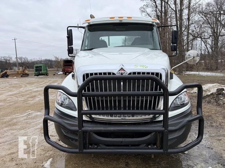 2010-international-prostar-image-2