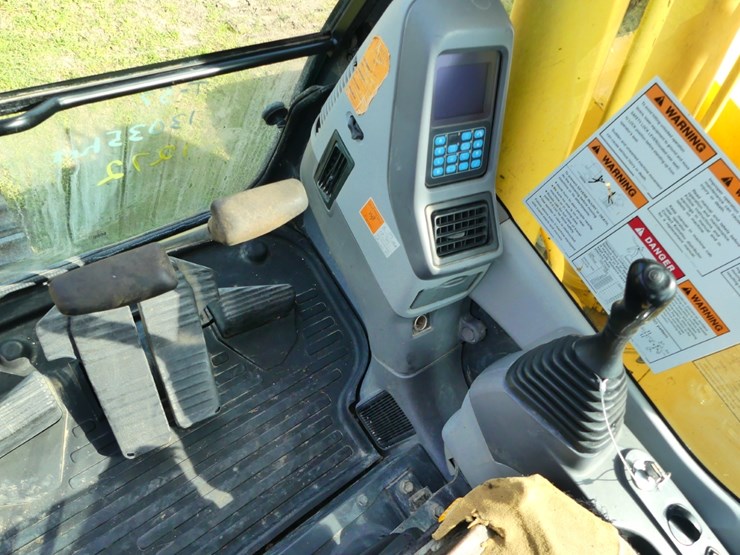 2006-komatsu-pc220-image-13