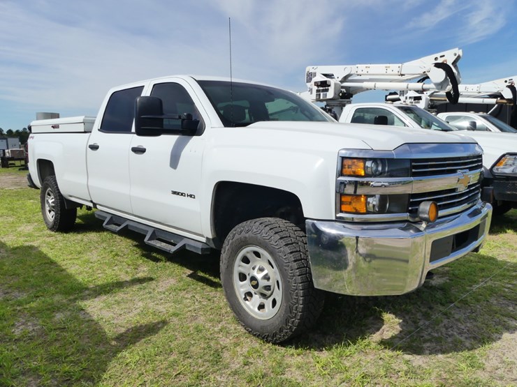 2018-chevrolet-3500-image-1
