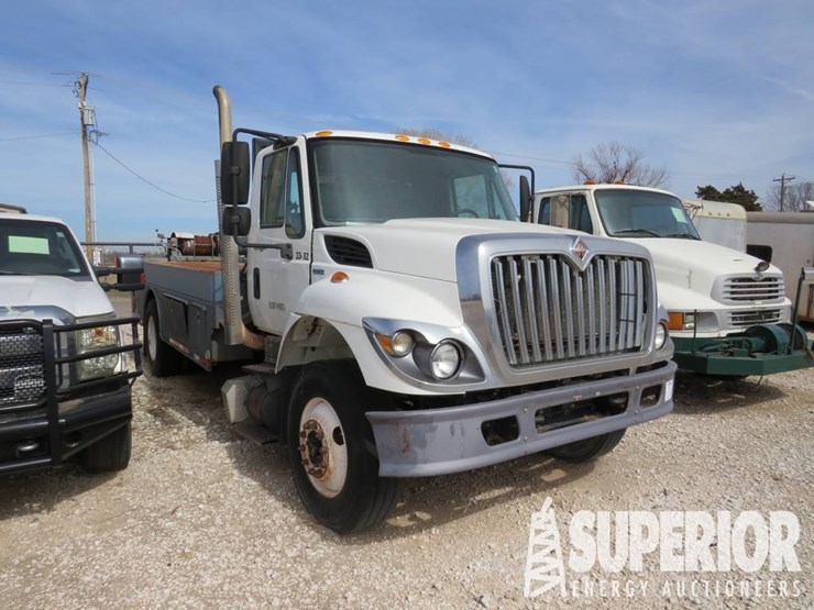 2011-international-7400-image-2