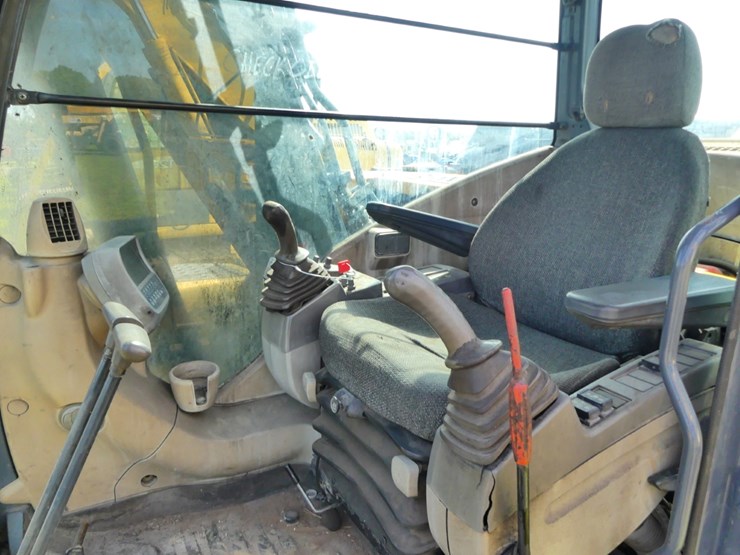 2012-deere-120d-image-10