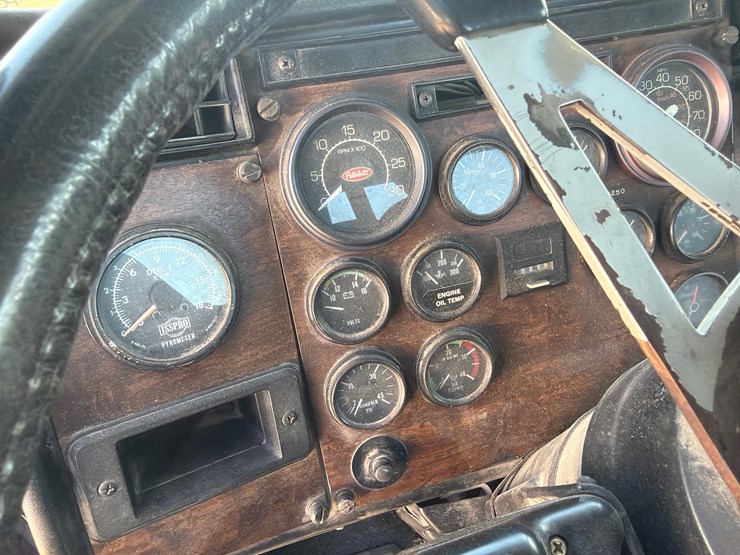 1988-peterbilt-378-image-17