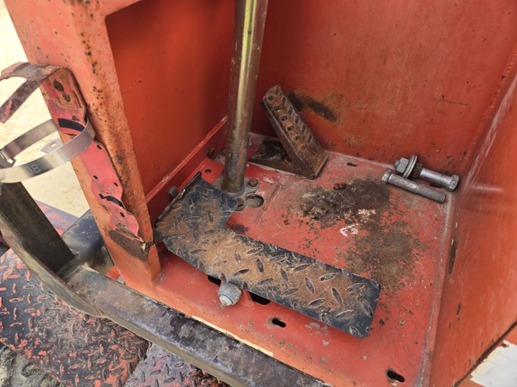 #479-•-moffit-monty-piggy-back-fork-lift-image-16