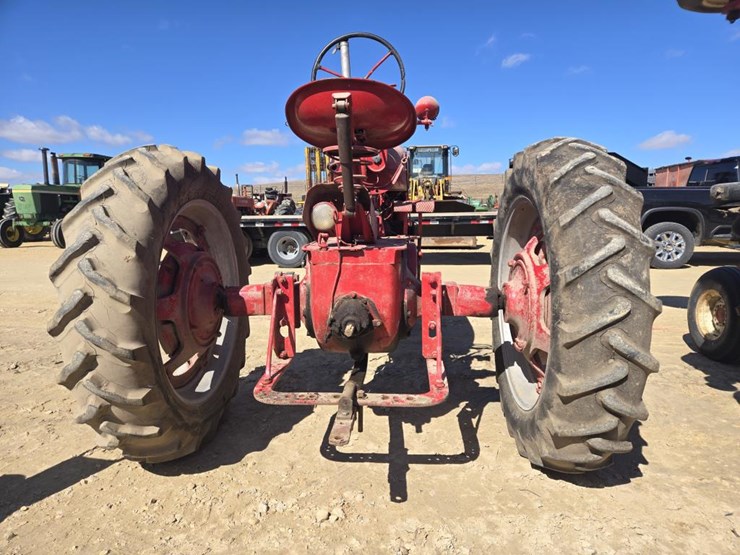 #223-•-farmall-m-tractor-image-8
