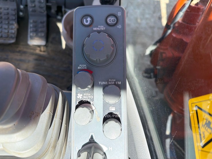 2020-hitachi-zx225usrk-image-27