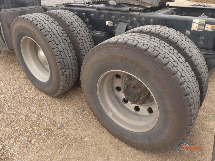 2017-peterbilt-567-image-4