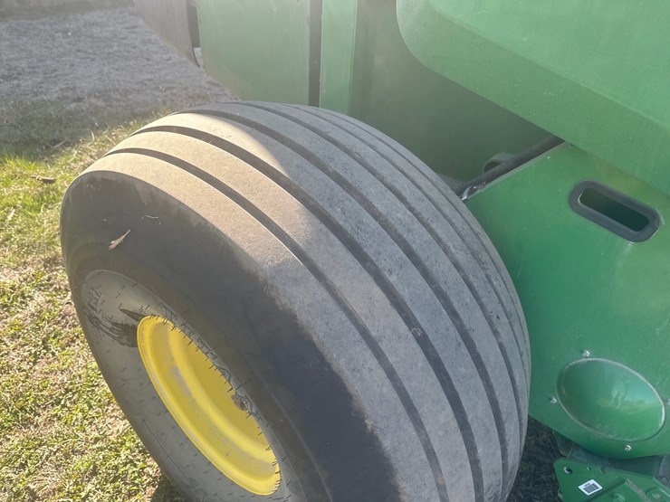 2021-john-deere-560m-image-10